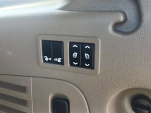 Used 2015 Chevrolet Suburban LTZ image 7