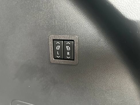 Used 2021 Buick Enclave Premium w/ Surround and Sites Package AWD/4WD image 30