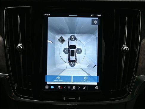 Used 2024 Volvo V90 B6 Cross Country Plus image 20