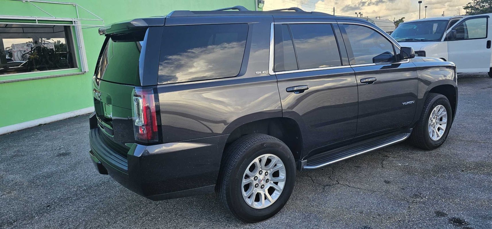 Used 2018 GMC Yukon SLE w/ Convenience Package RWD image 5