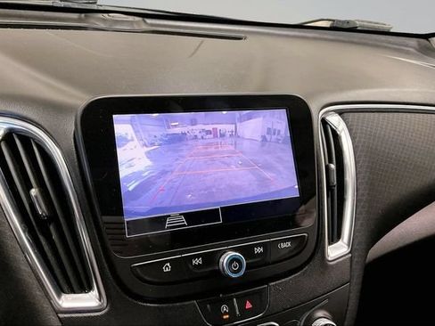 Used 2021 Chevrolet Malibu LT FWD image 21