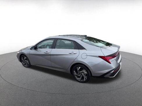 Used 2025 Hyundai Elantra SEL image 10