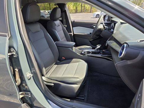 Used 2025 Chevrolet Trax LT image 19
