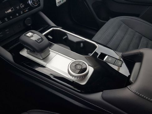 New 2025 Mitsubishi Outlander SE image 18