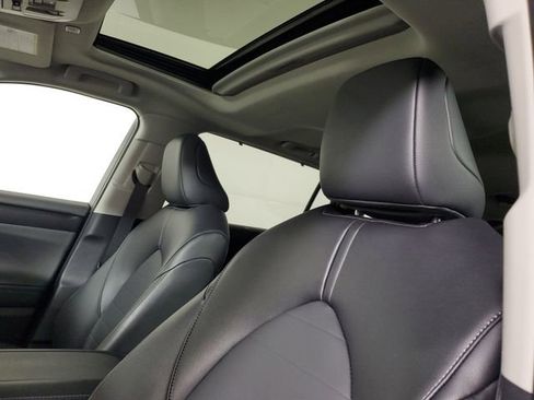 Used 2025 Toyota Highlander XLE image 23