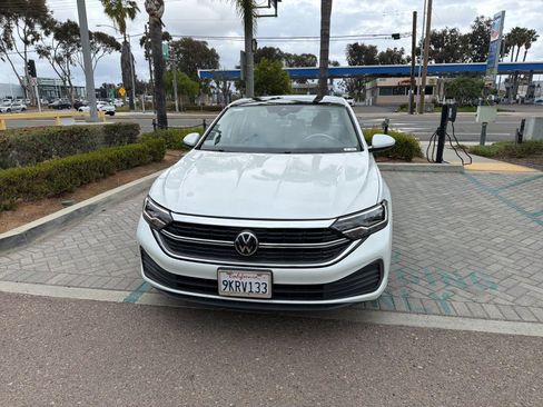 Used 2024 Volkswagen Jetta SE FWD image 5