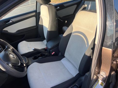 Used 2015 Volkswagen Jetta TDI S image 15