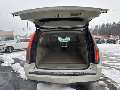 Used 2015 Cadillac Escalade ESV Premium image 25