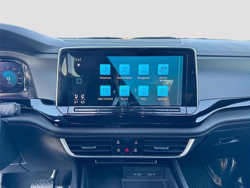 Used 2024 Volkswagen Atlas Cross Sport SEL image 13