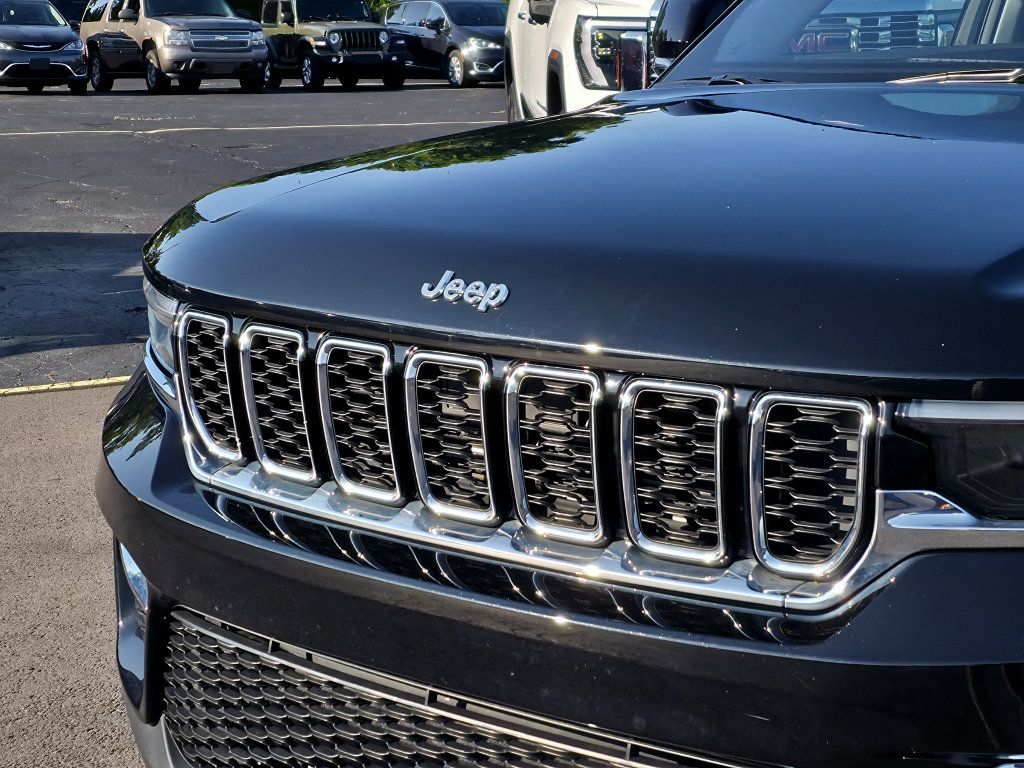 Used 2023 Jeep Grand Cherokee Limited AWD/4WD image 7