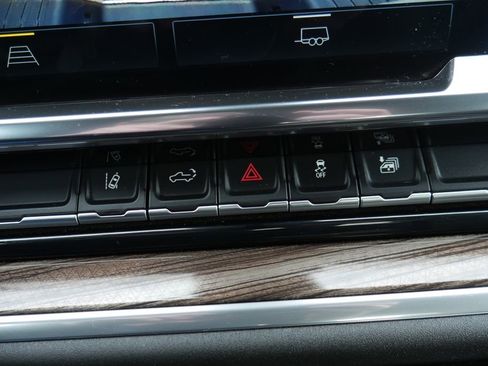 Used 2025 Chevrolet Silverado 2500 LT w/ Convenience Package image 18