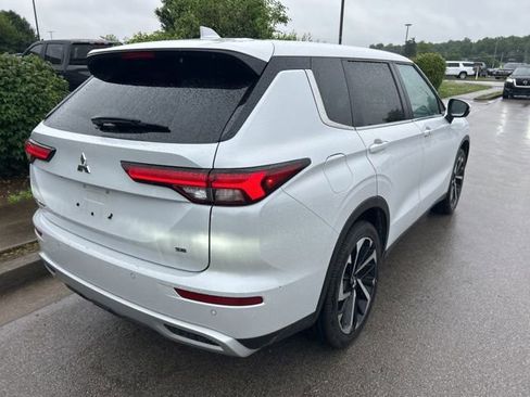 Used 2024 Mitsubishi Outlander SE FWD image 3