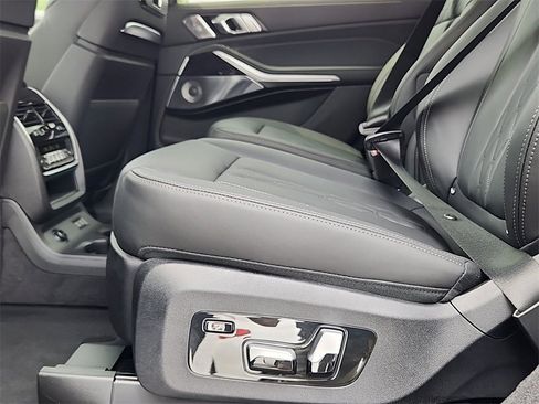 Used 2025 BMW X7 M60i image 12