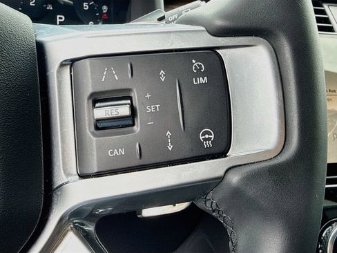 Used 2025 Land Rover Discovery Dynamic SE AWD/4WD image 40
