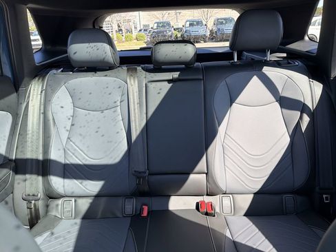 New 2026 Volkswagen Tiguan SE R-Line FWD image 31