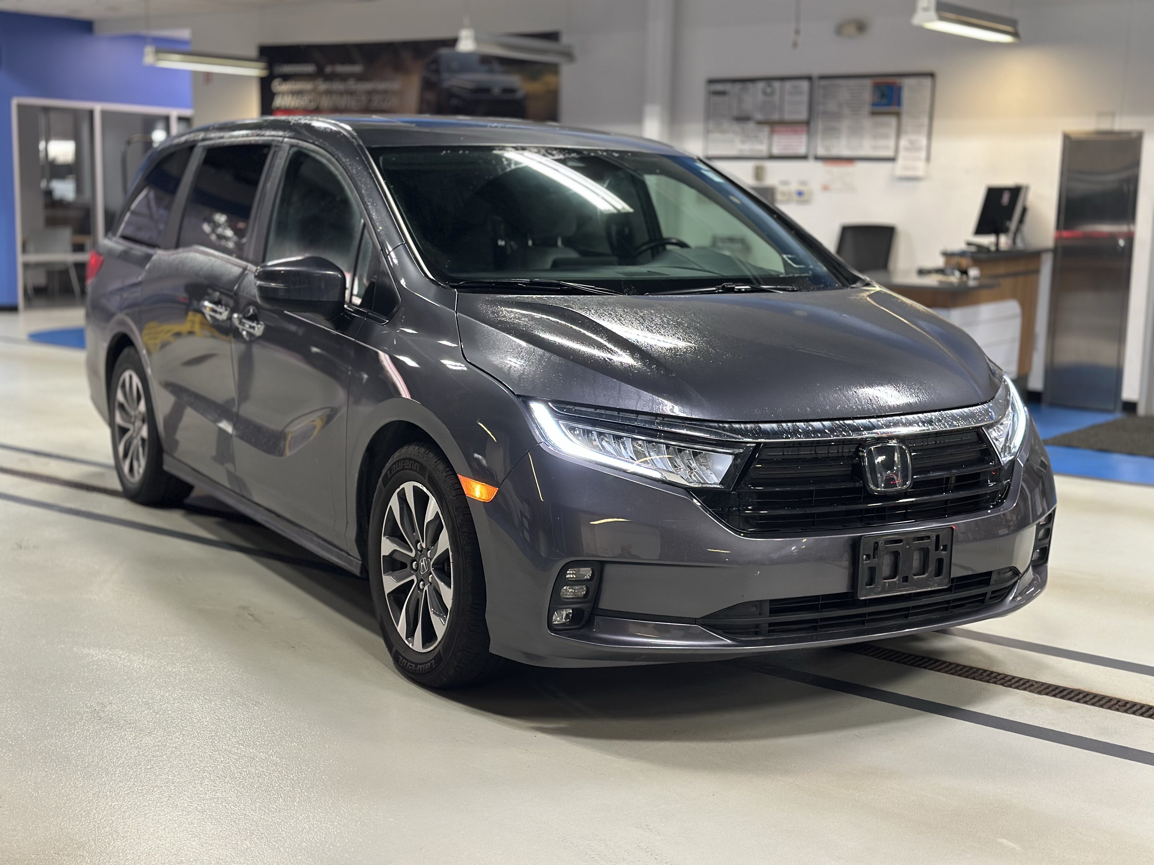 Used 2024 Honda Odyssey EX-L image 3