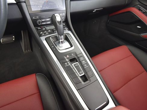 Certified 2025 Porsche 718 Boxster RWD image 21
