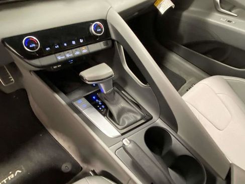 Certified 2025 Hyundai Elantra Sport image 17