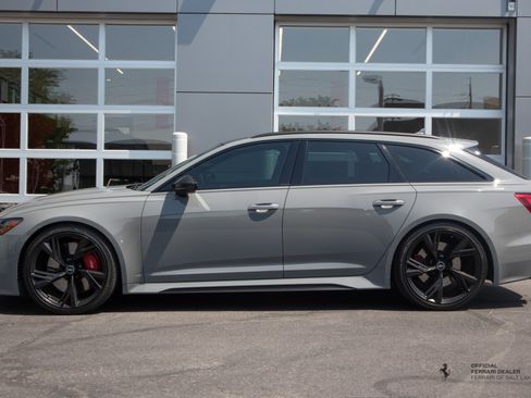 Used 2021 Audi RS 6 w/ Carbon Optic Package AWD/4WD image 2