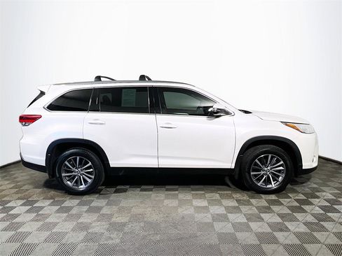 Certified 2019 Toyota Highlander XLE image 9