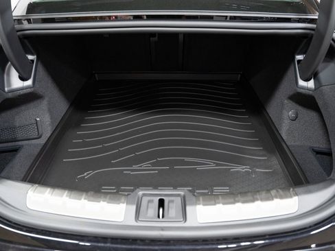 Used 2024 Porsche Taycan 4S image 17