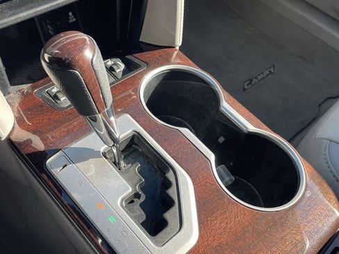 Used 2013 Toyota Camry XLE image 6