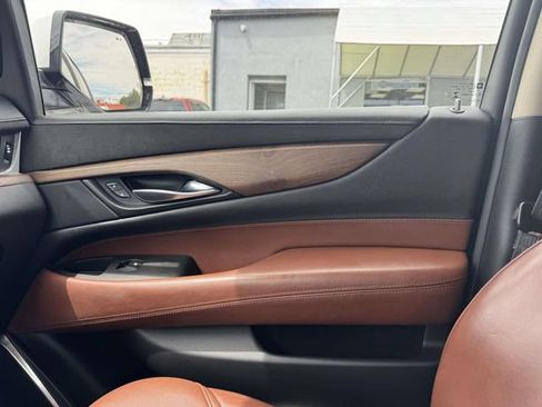 Used 2020 Cadillac Escalade Luxury AWD/4WD image 40