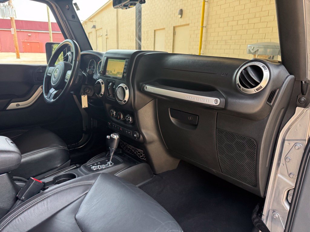 Used 2017 Jeep Wrangler Unlimited Rubicon w/ Connectivity Group AWD/4WD image 28