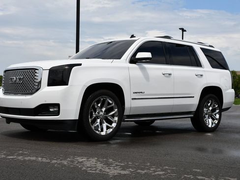 Used 2015 GMC Yukon Denali w/ Touring Package AWD/4WD image 3