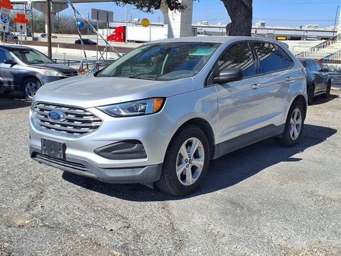Used 2019 Ford Edge SE FWD image 3