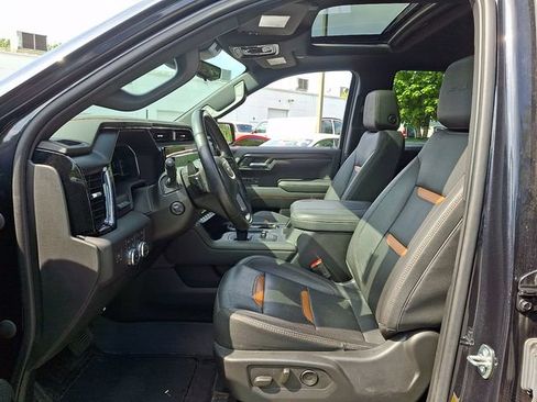 Used 2023 GMC Sierra 1500 AT4 w/ Technology Package AWD/4WD image 13
