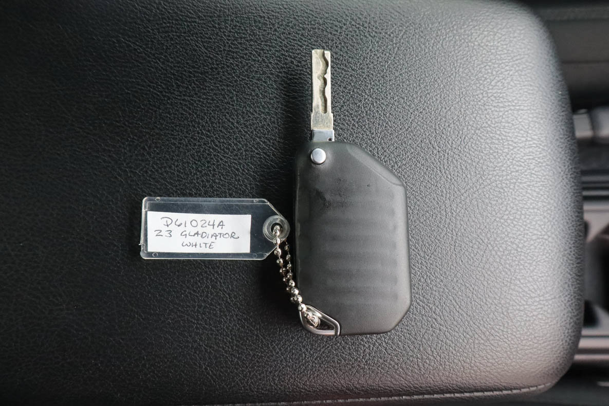 Used 2023 Jeep Gladiator Sport AWD/4WD image 31