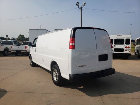 Used 2020 Chevrolet Express 3500 Extended w/ Driver Convenience Package RWD image 9