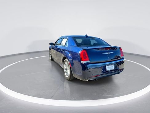 Used 2017 Chrysler 300 Limited image 6