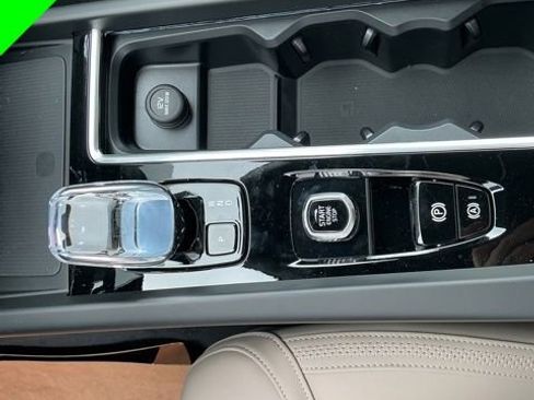 New 2026 Volvo XC60 B5 Plus w/ Protection Package Premier image 20