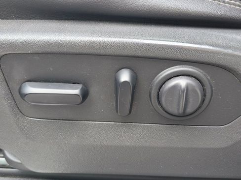 Used 2019 Chevrolet Silverado 1500 High Country image 13