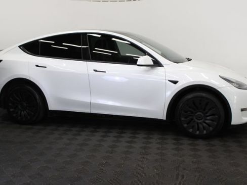 Used 2021 Tesla Model Y Long Range AWD/4WD image 4