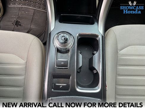 Used 2020 Ford Fusion SE image 11