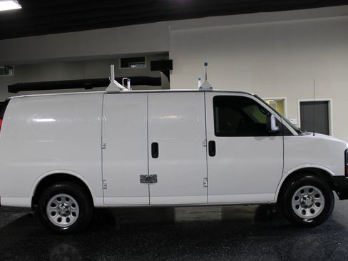 Used 2012 Chevrolet Express 1500 RWD image 2