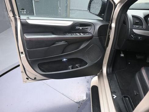 Used 2016 Dodge Grand Caravan R/T w/ Safety Sphere Group image 18