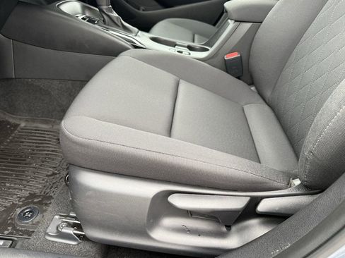 Used 2023 Toyota Corolla LE FWD image 13