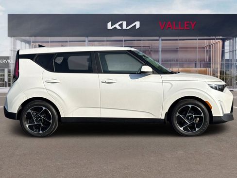 Certified 2023 Kia Soul EX image 3