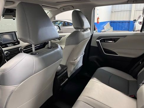 Used 2019 Toyota RAV4 XLE Premium w/ Carpet Mat Package image 17