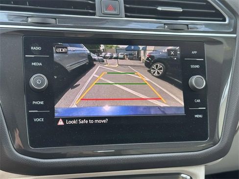 Certified 2022 Volkswagen Tiguan SE image 37