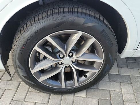 New 2025 Land Rover Discovery Sport S image 21