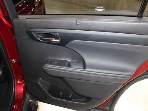 Used 2024 Toyota Highlander XLE image 22