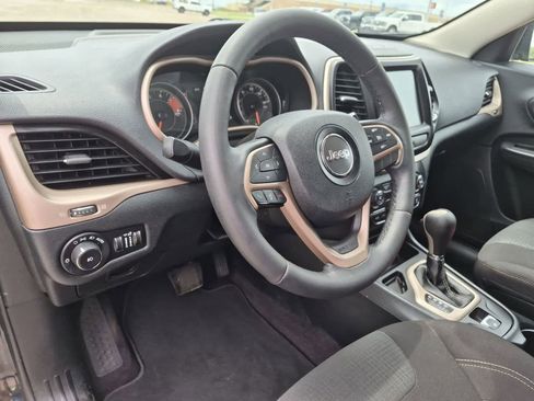 Used 2016 Jeep Cherokee Latitude FWD image 10