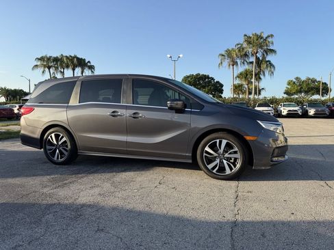 Used 2024 Honda Odyssey Touring image 2