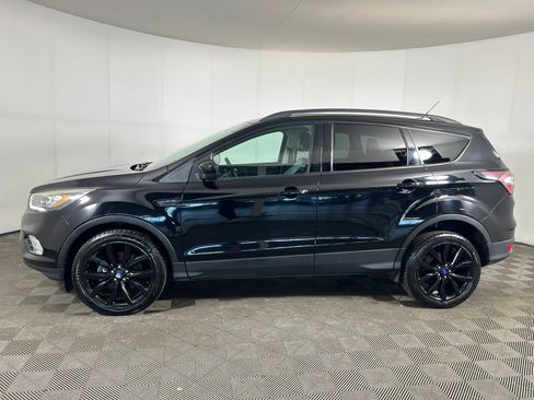 Used 2017 Ford Escape SE w/ Equipment Group 201A AWD/4WD image 2