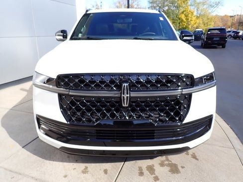 New 2025 Lincoln Navigator Reserve w/ Jet Appearance Package image 9